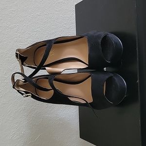 Size 7 black faux suede Thalia Sodi Chelsie platform heels